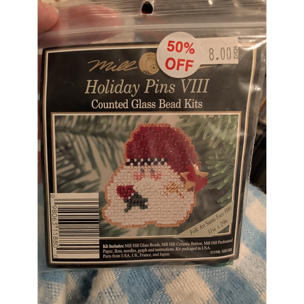 New Kit Mill Hill Counted Glass Beaded H80 Folk Art Santa Face Holiday Pin